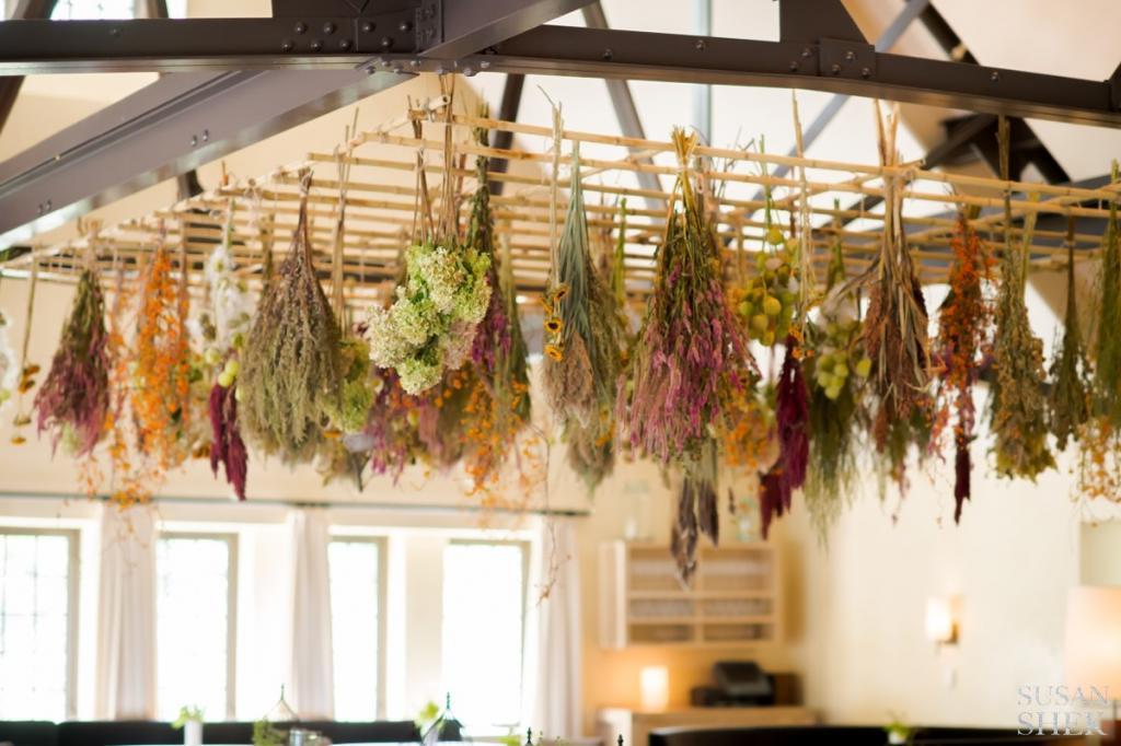 the dried flower decor at blue hill stone barns