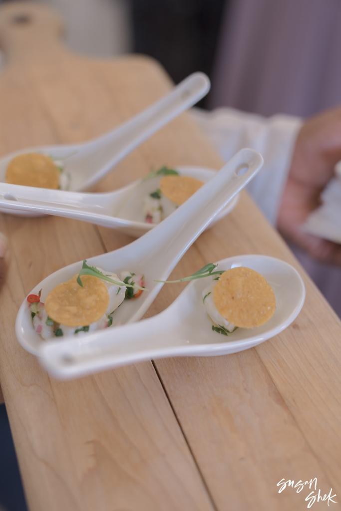 Hors d'oeuvres served on white tasting spoons