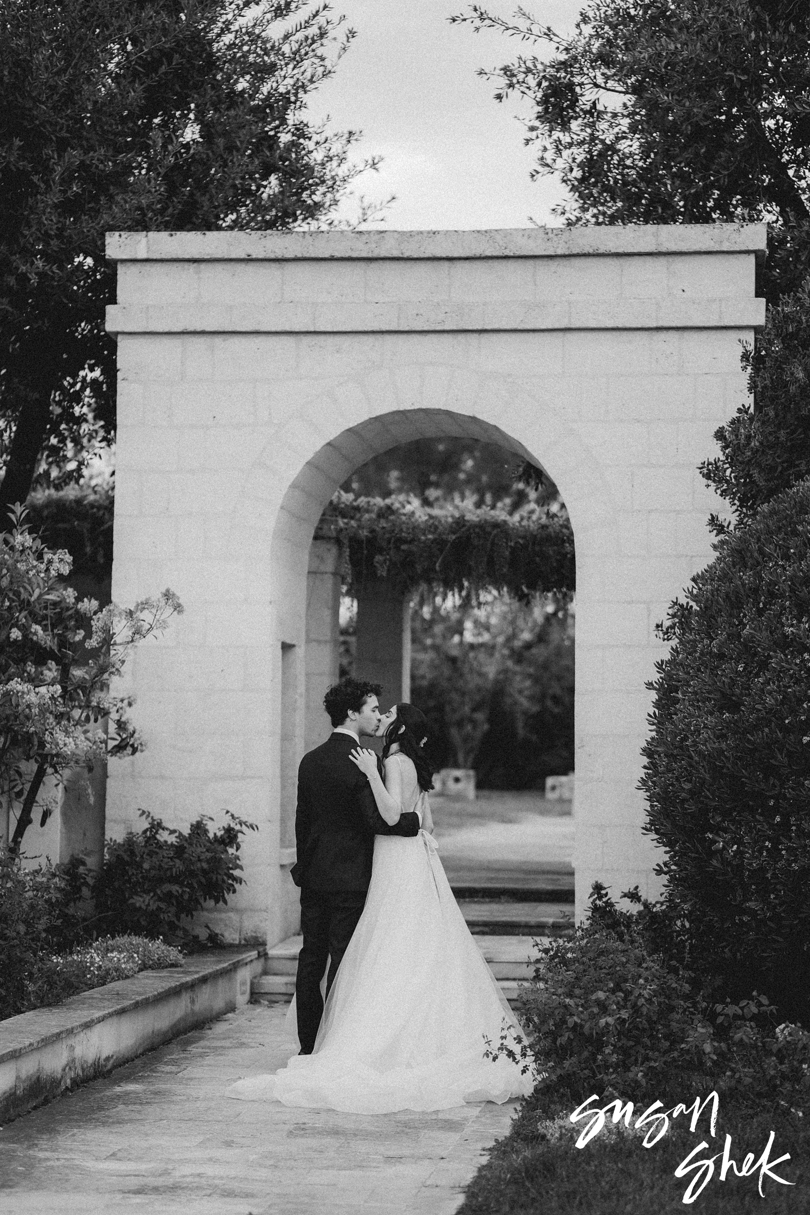 wedding couple portraits in trani puglia italy