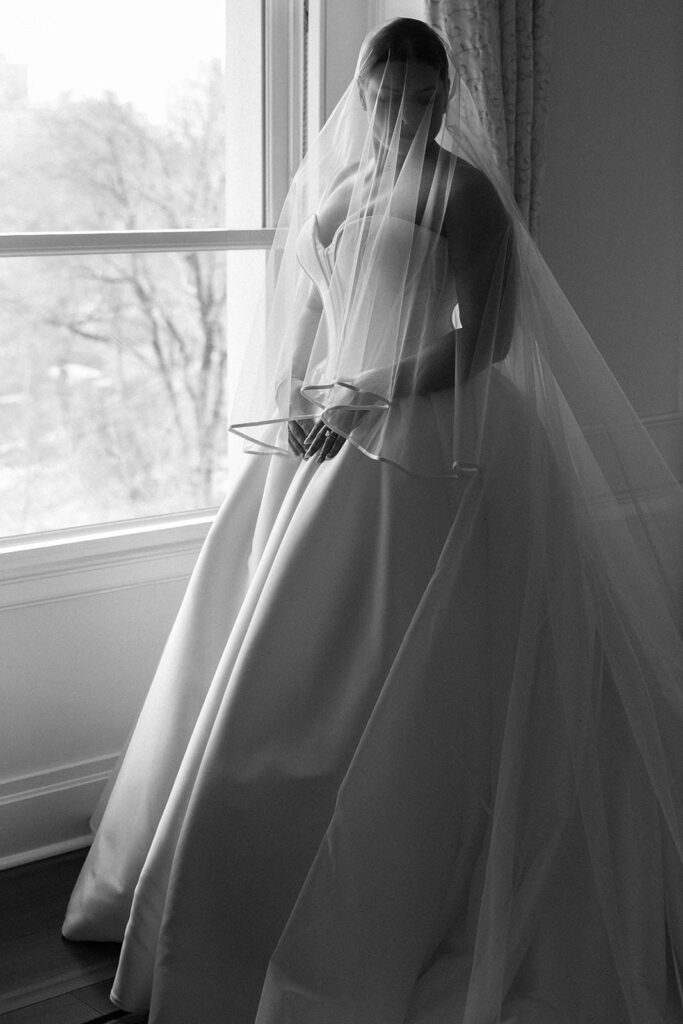 bridal portrait in back and white photographed by Susan Shek Photography