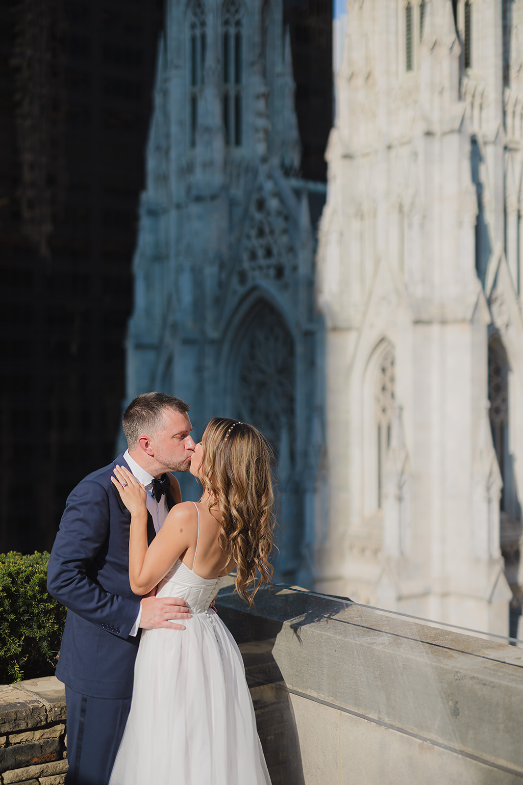 Dramatic kiss new st. patricks cathedral NYC